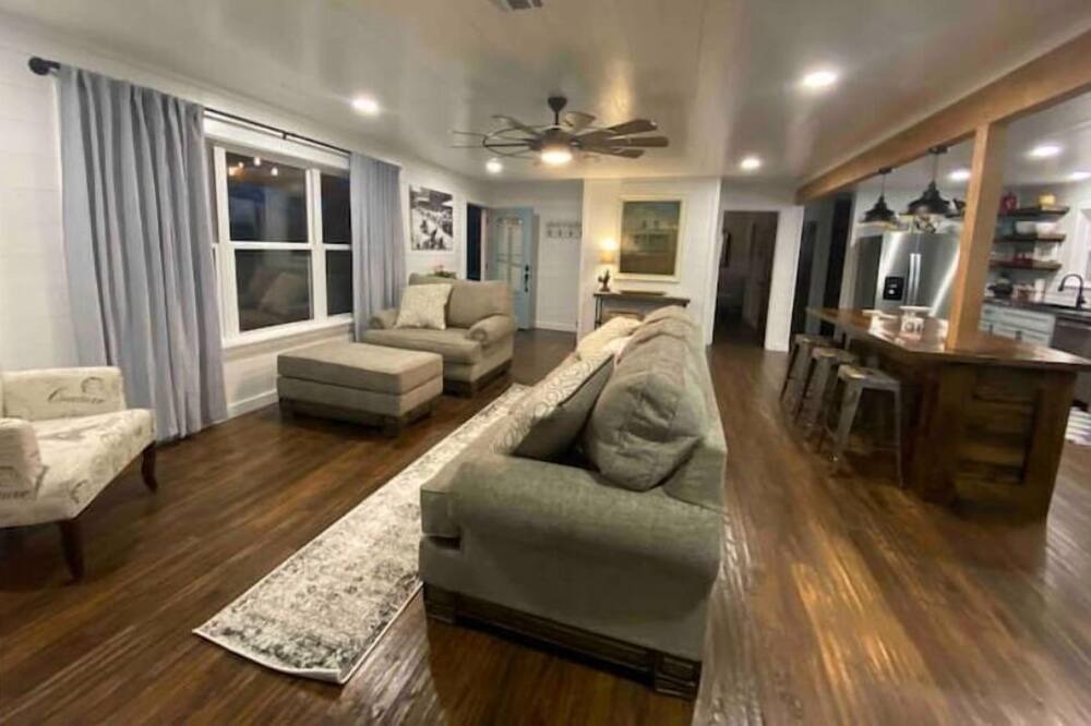 Photo of Livingroom in Okemah