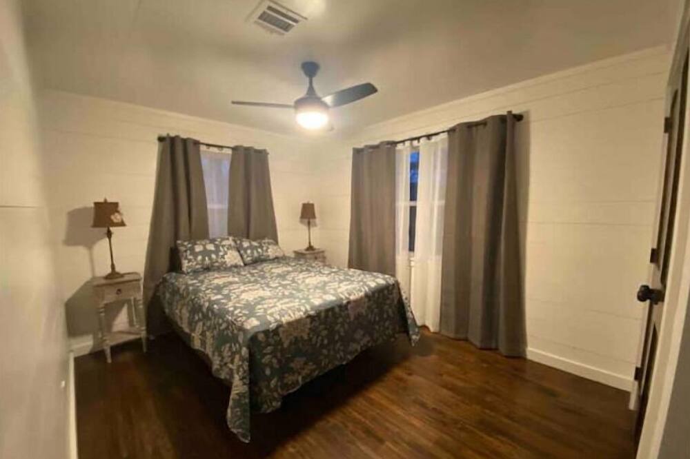 Photo of Bedroom in Okemah