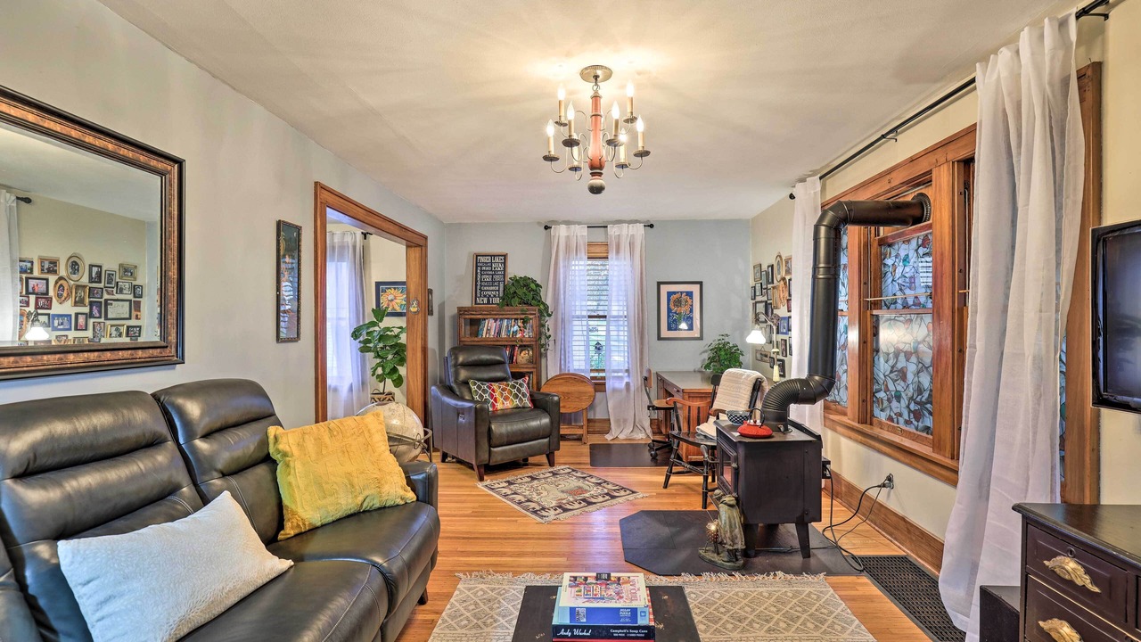 Photo of Livingroom in East Rochester