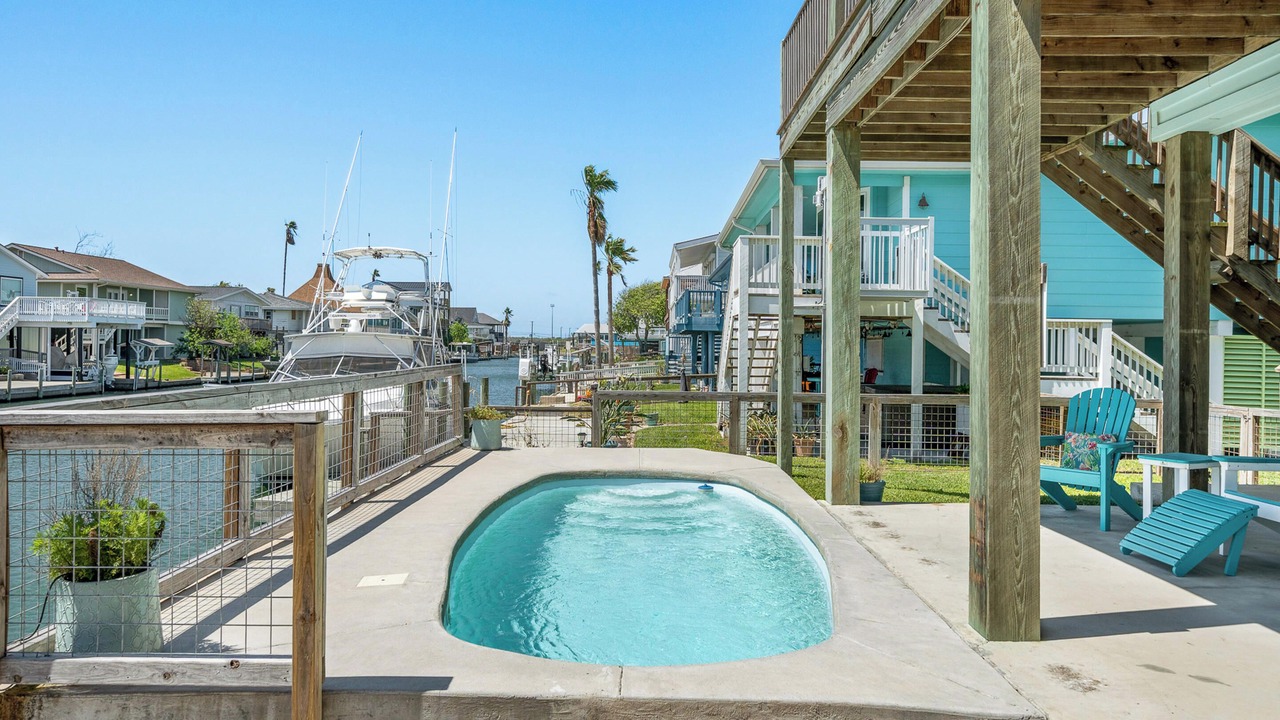 Photo of Outdoor in City-by-the Sea