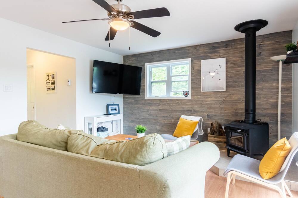 Photo of Livingroom in Val-des-Monts