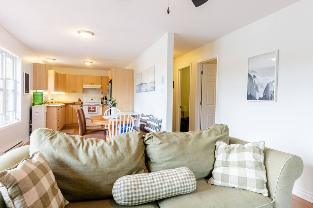 Photo of Livingroom in Val-des-Monts