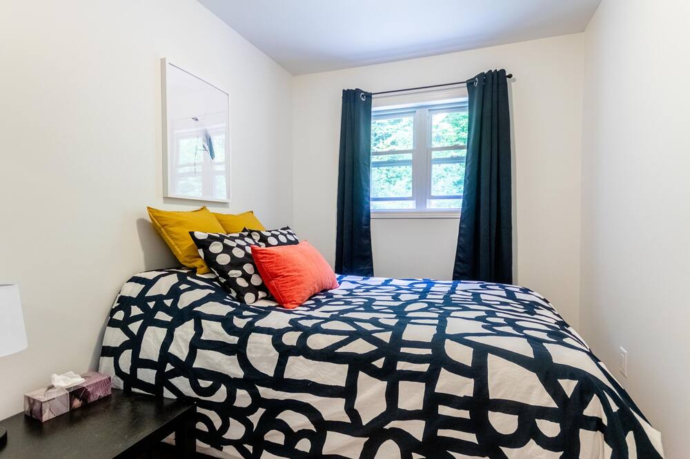 Photo of Bedroom in Val-des-Monts
