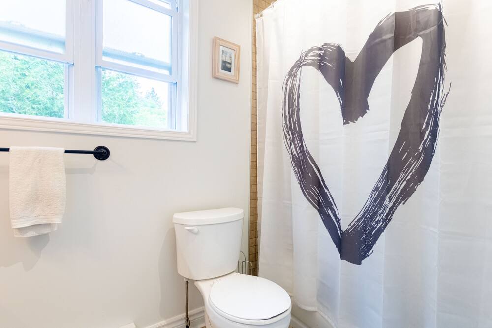 Photo of Bathroom in Val-des-Monts