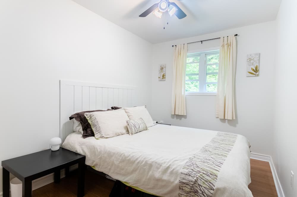Photo of Bedroom in Val-des-Monts