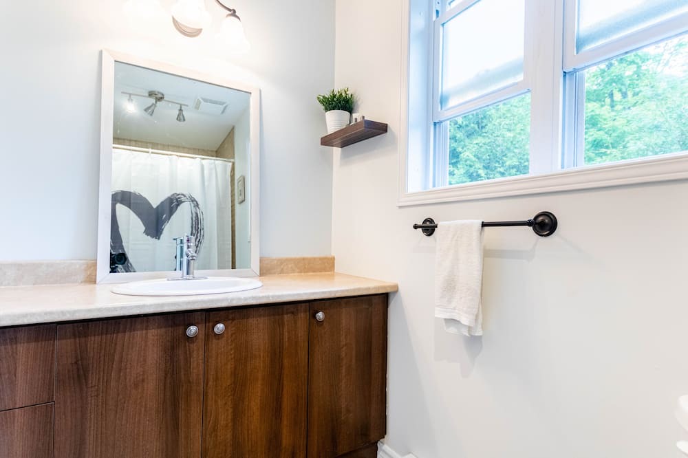 Photo of Bathroom in Val-des-Monts
