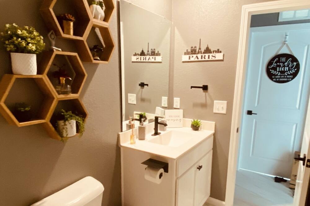 Photo of Bathroom in Zebulon