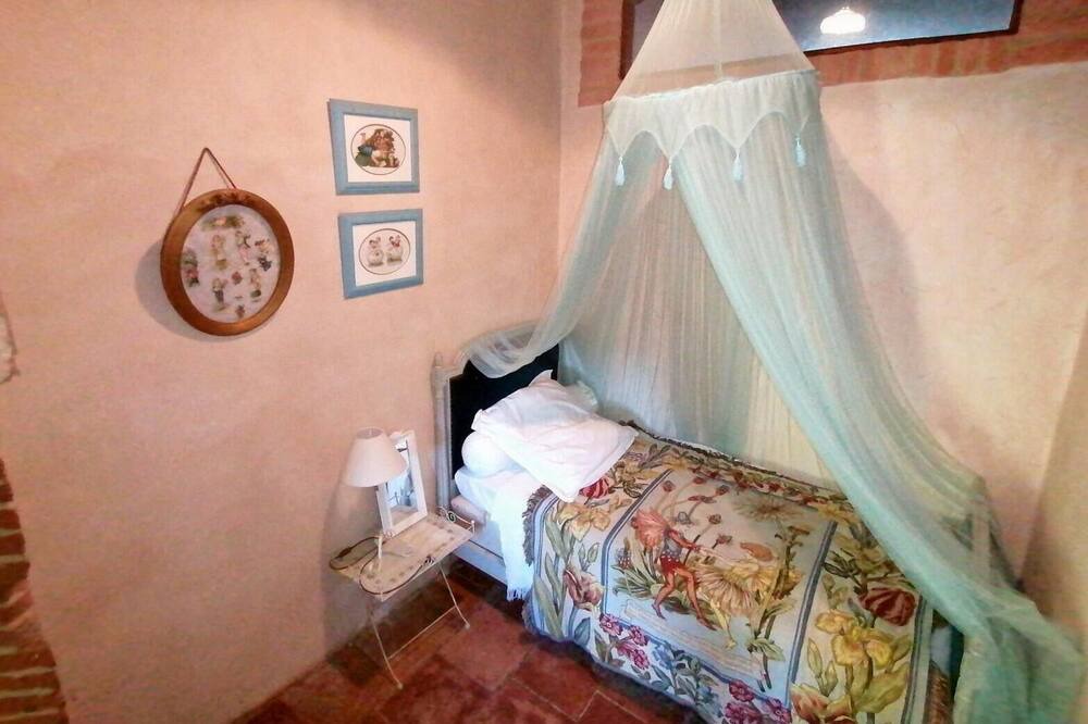 Photo of Bedroom in Castelsarrasin