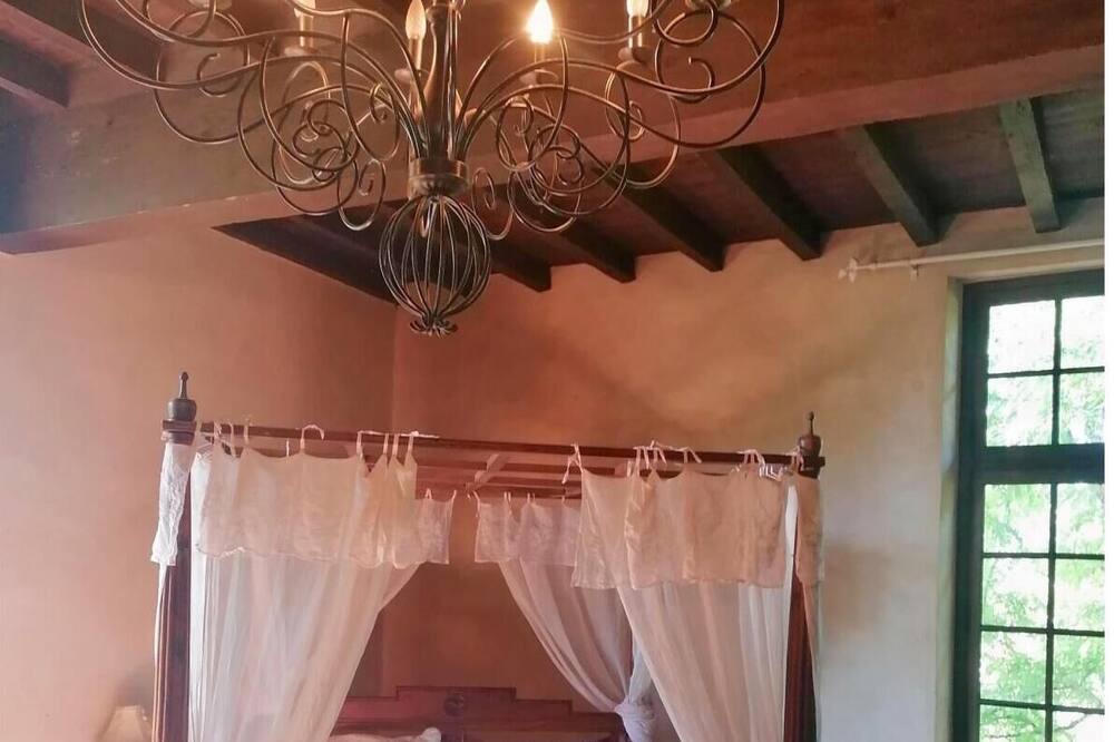 Photo of Bedroom in Castelsarrasin