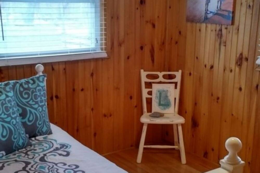 Photo of Bedroom in Point Abino