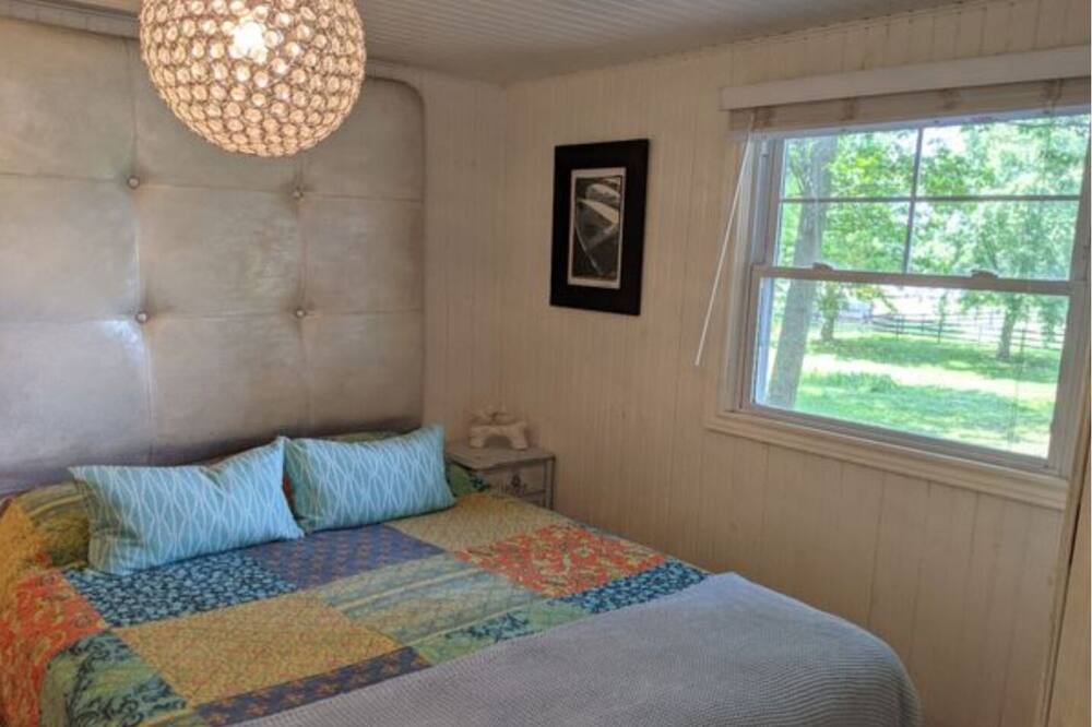 Photo of Bedroom in Point Abino
