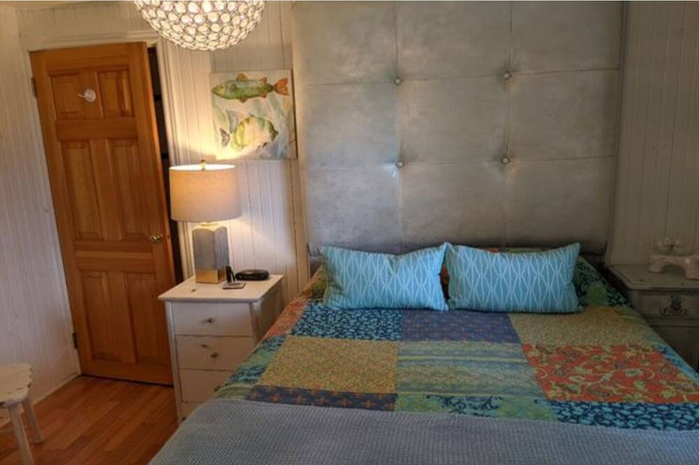 Photo of Bedroom in Point Abino
