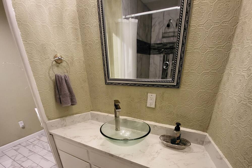Photo of Bathroom in Southpoint