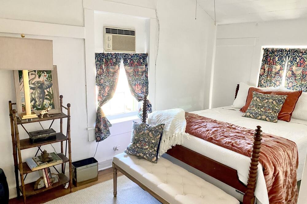 Photo of Bedroom in Brackettville