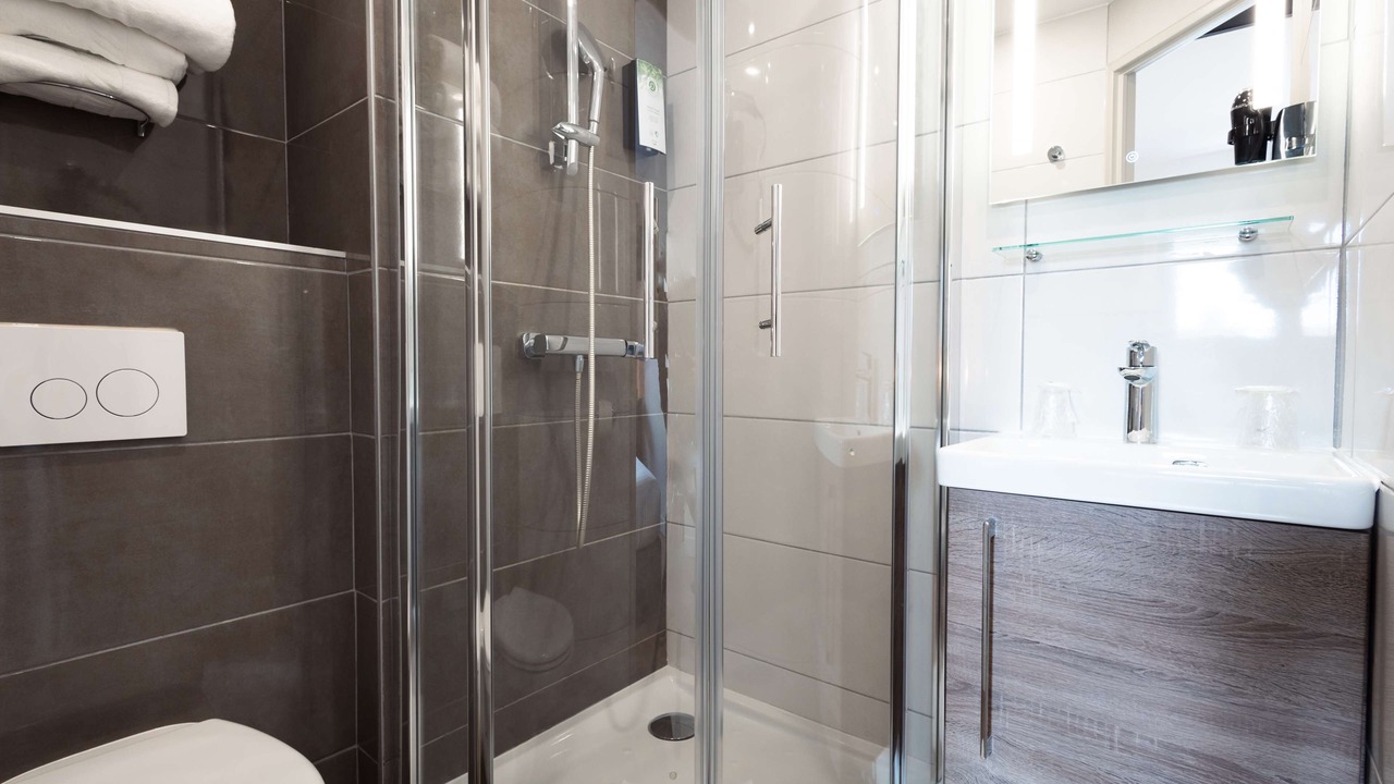 Photo of Bathroom in Saran