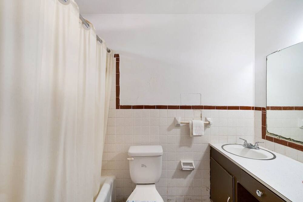 Photo of Bathroom in Beeville