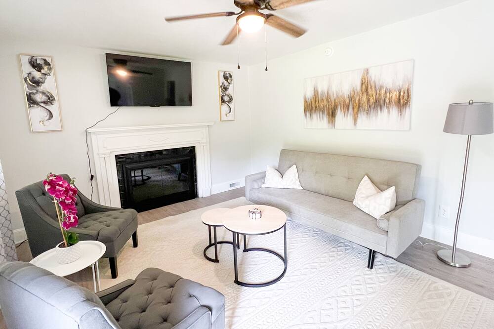 Photo of Livingroom in Enderly Park