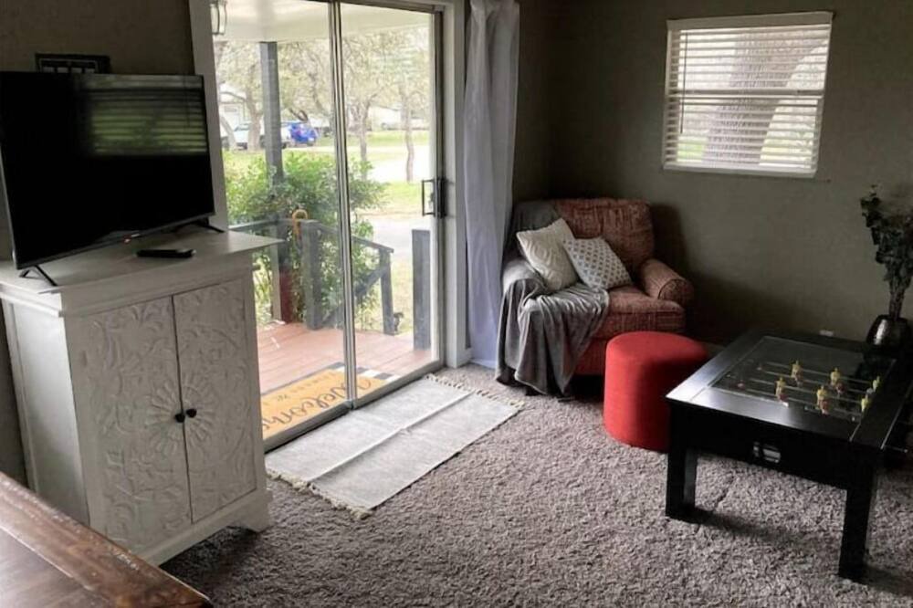 Photo of Livingroom in Burnet