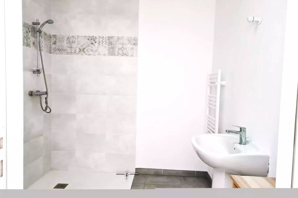 Photo of Bathroom in Saint-Vincent-sur-Jard