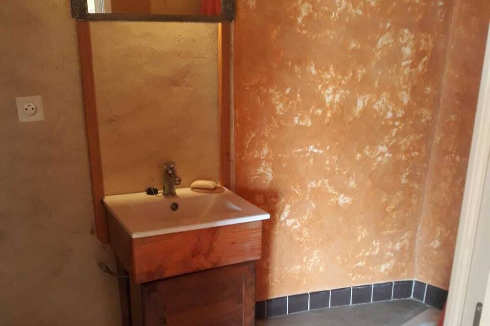 Photo of Bathroom in Saint-Fortunat-sur-Eyrieux