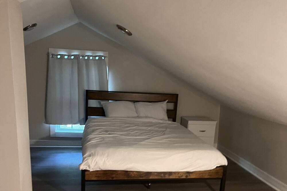 Photo of Bedroom in Fairfield Historic District