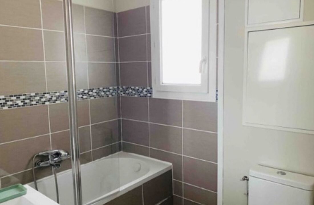 Photo of Bathroom in Saint-Aunes