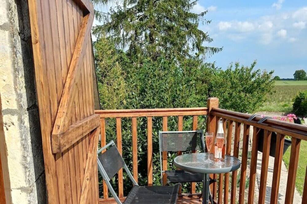 Photo of Outdoor in Noyant-Villages