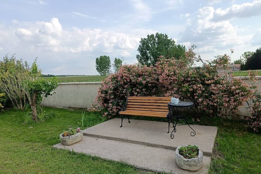 Photo of Outdoor in Noyant-Villages
