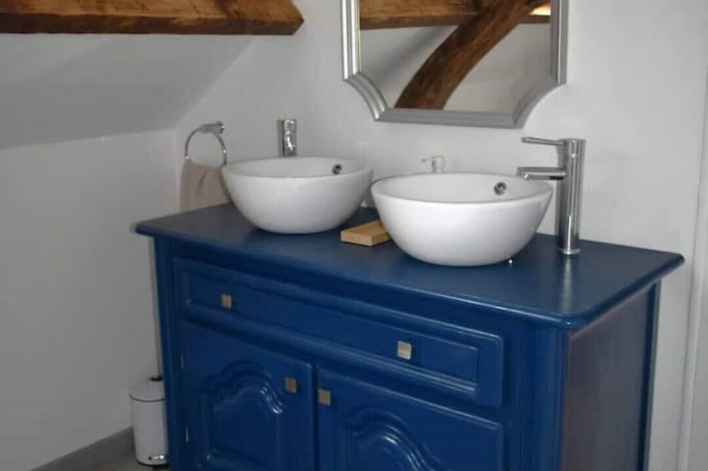 Photo of Bathroom in Noyant-Villages