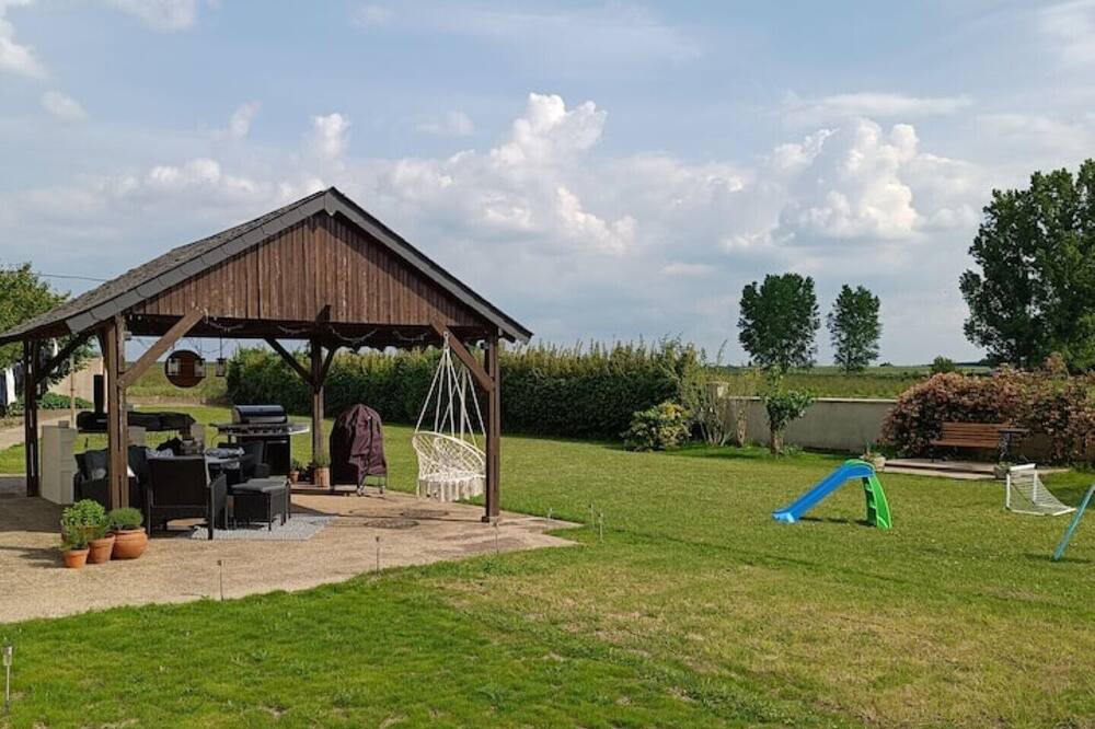 Photo of Outdoor in Noyant-Villages