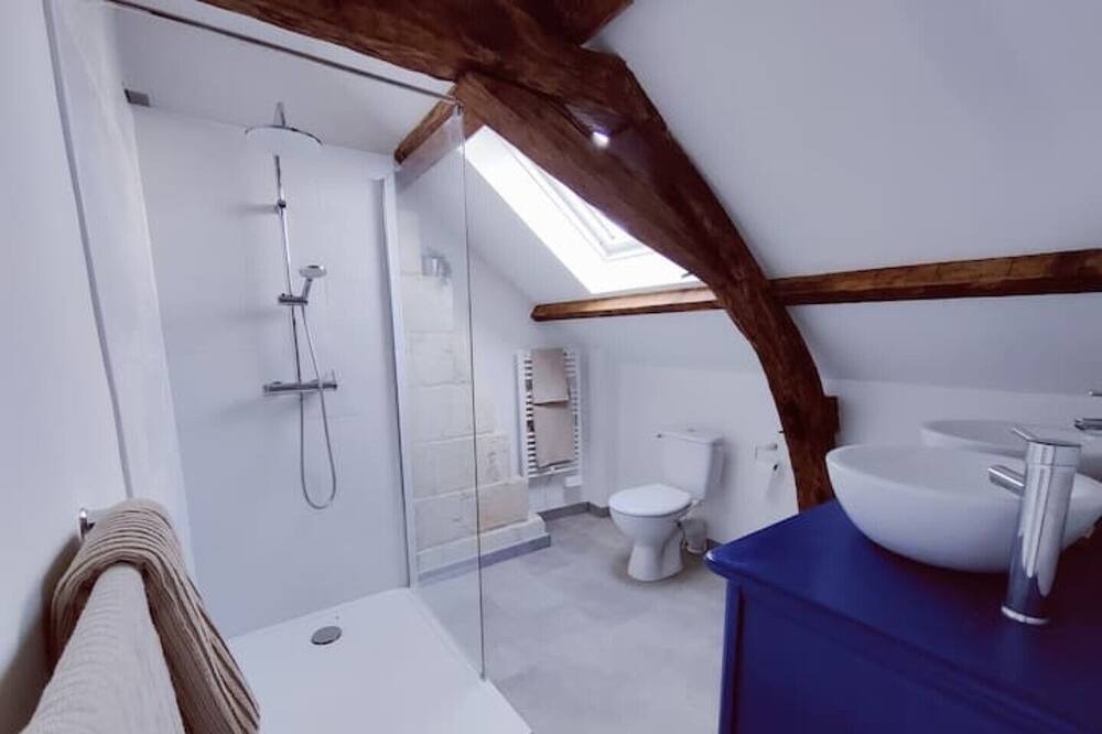 Photo of Bathroom in Noyant-Villages