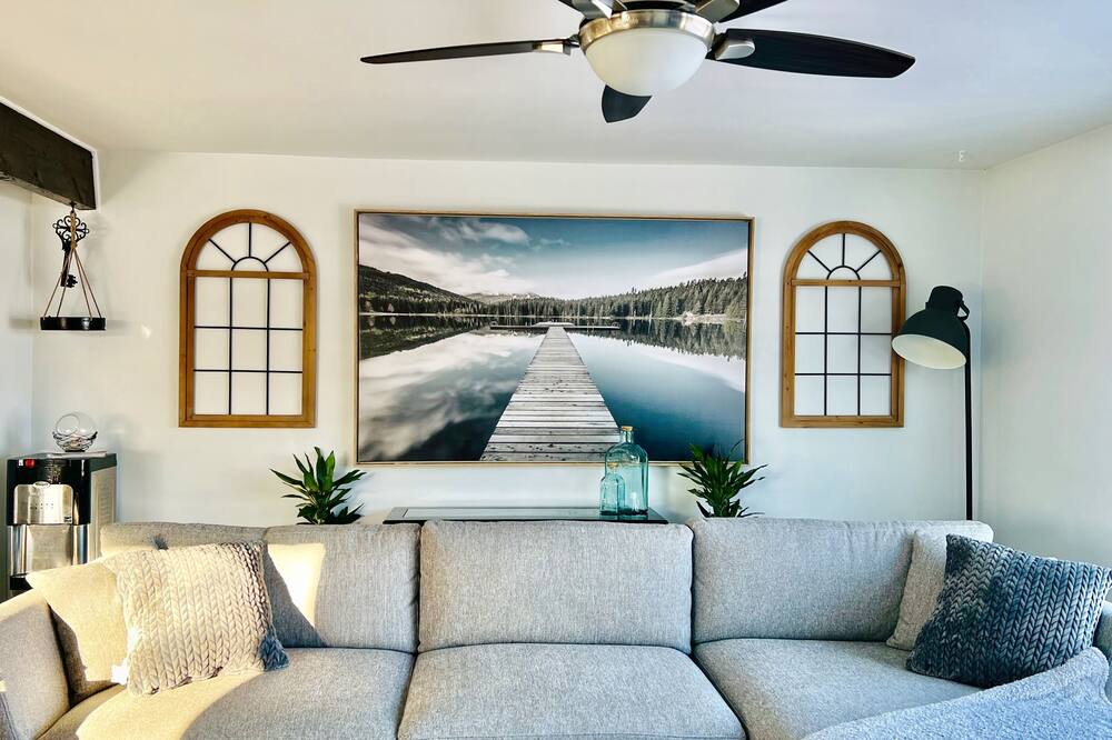 Photo of Livingroom in Prince Edward