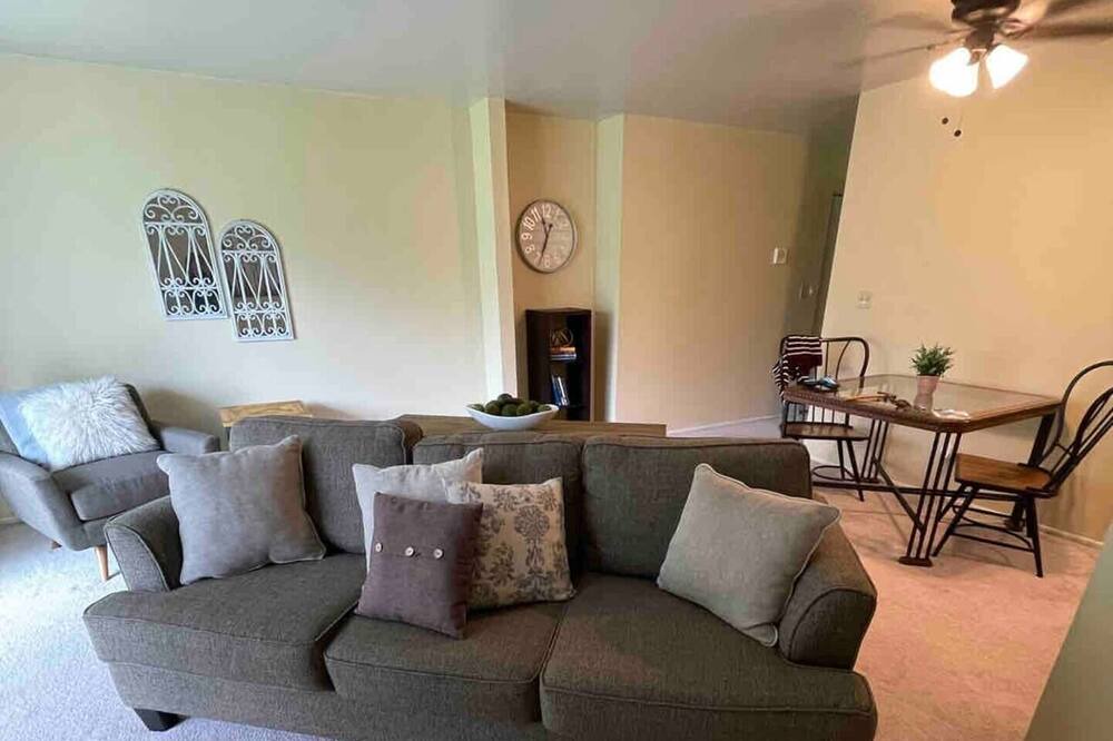 Photo of Livingroom in Crown Point