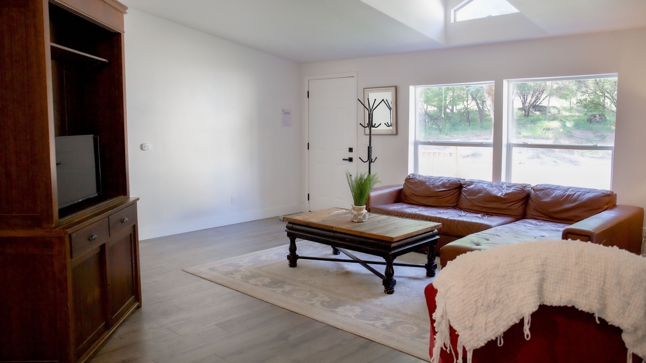 Photo of Livingroom in Kelseyville