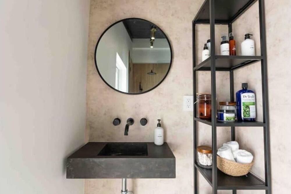 Photo of Bathroom in Biscayne Park