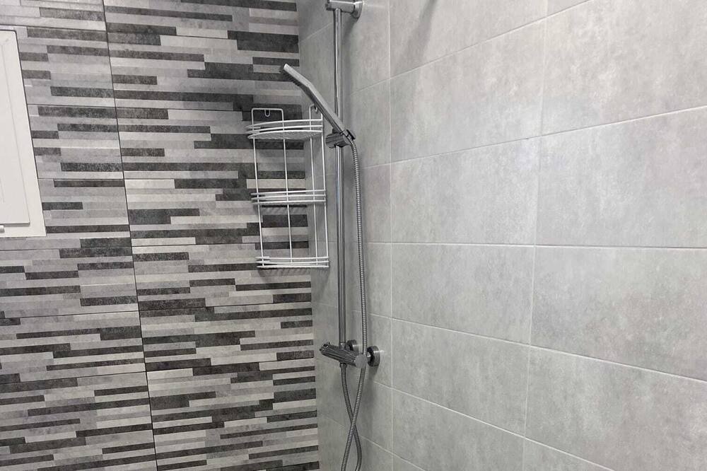 Photo of Bathroom in Camarles