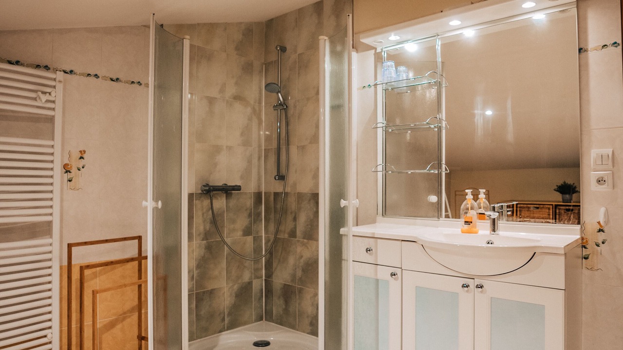 Photo of Others in Venejan