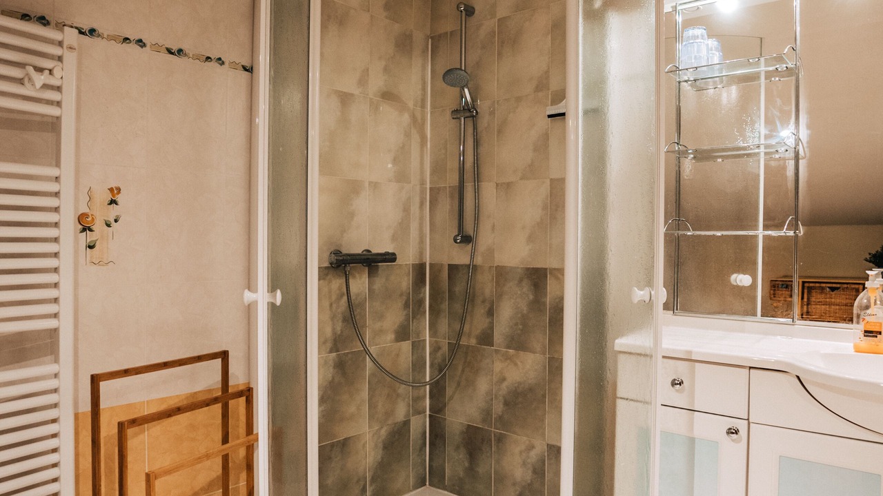 Photo of Others in Venejan