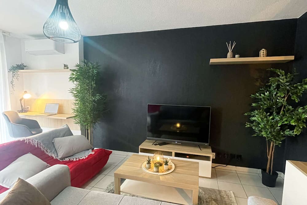 Photo of Livingroom in Saint - Martin - du - Touch