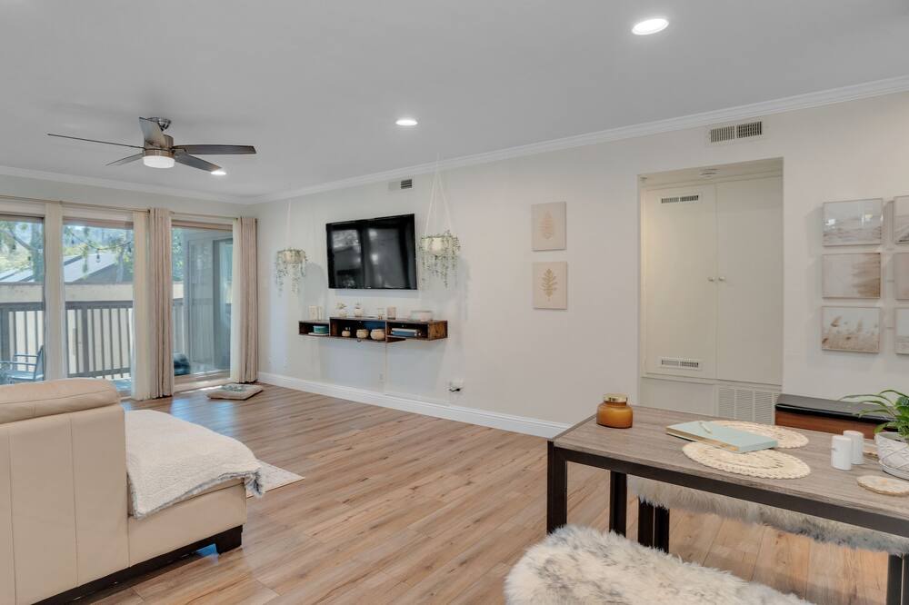 Photo of Livingroom in Pinole