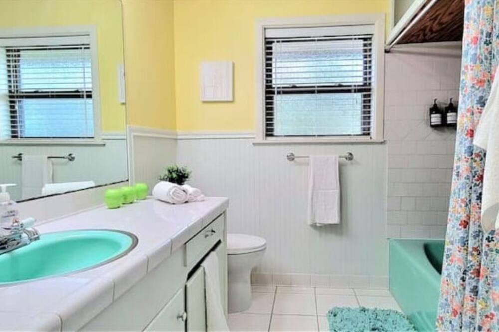 Photo of Bathroom in Edom