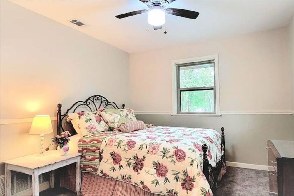 Photo of Bedroom in Edom