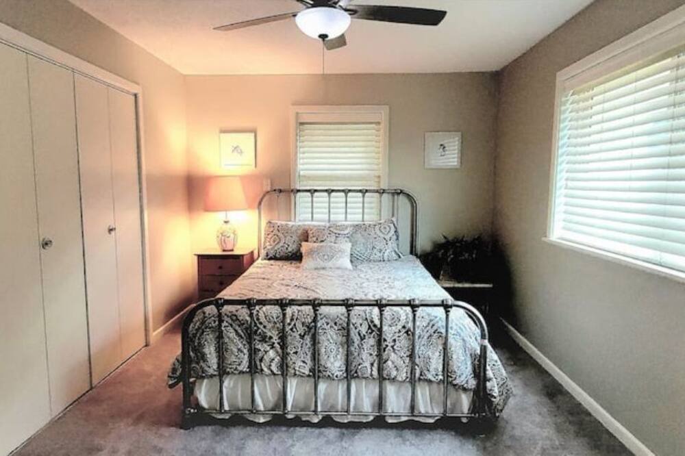 Photo of Bedroom in Edom