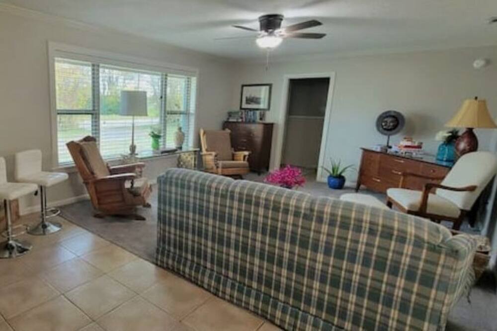 Photo of Livingroom in Edom