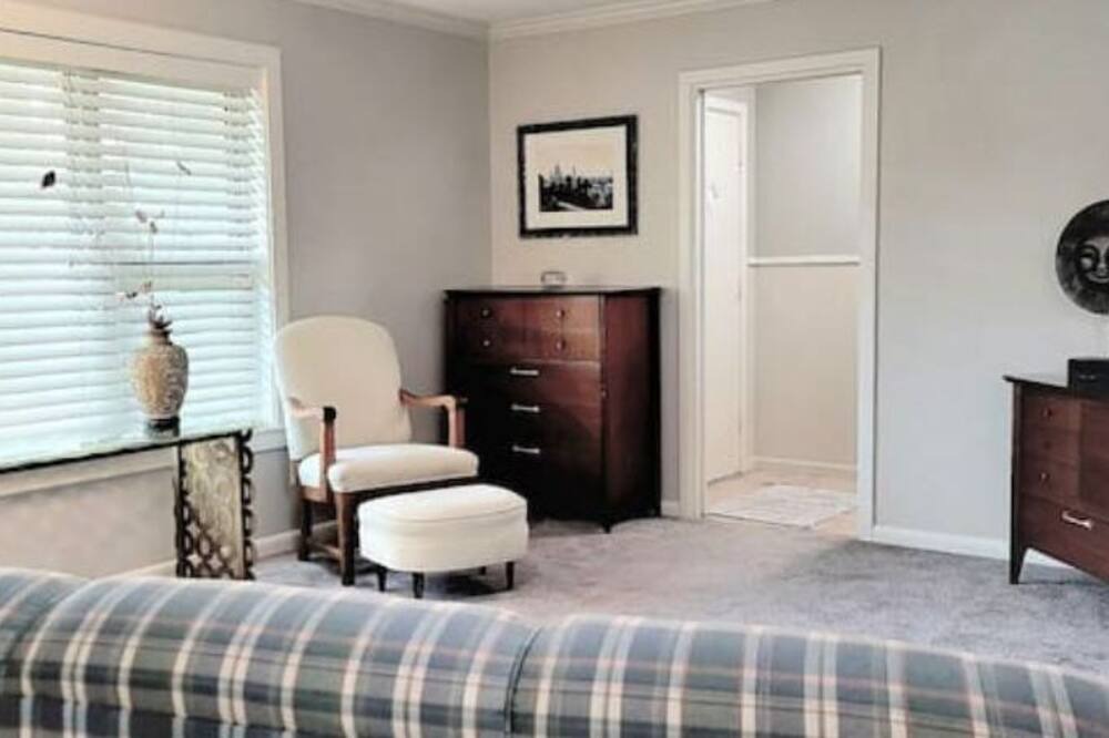 Photo of Bedroom in Edom