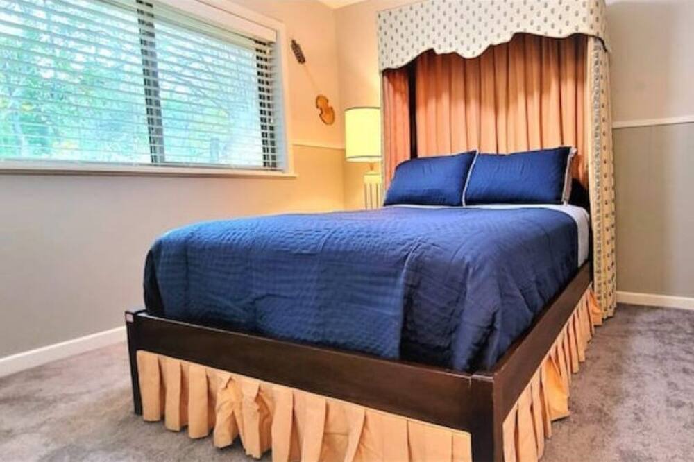 Photo of Bedroom in Edom