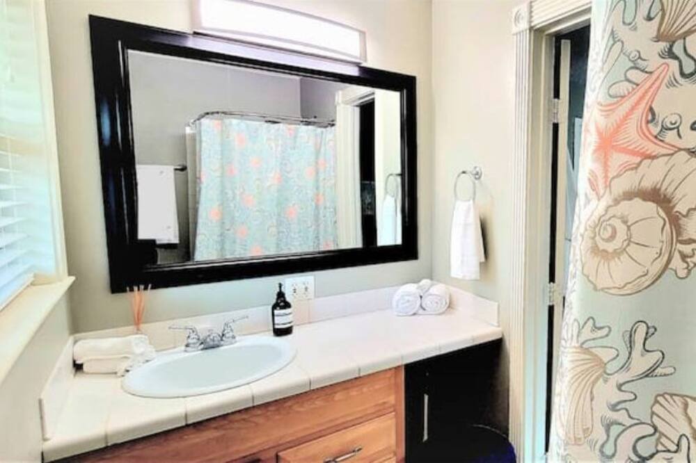 Photo of Bathroom in Edom