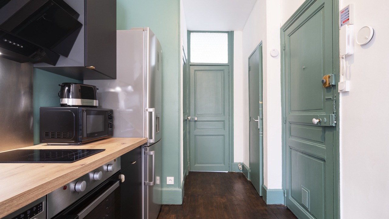 Photo of Kitchen in Poincare - Foch - Anatole France - Croix de Bourgogne