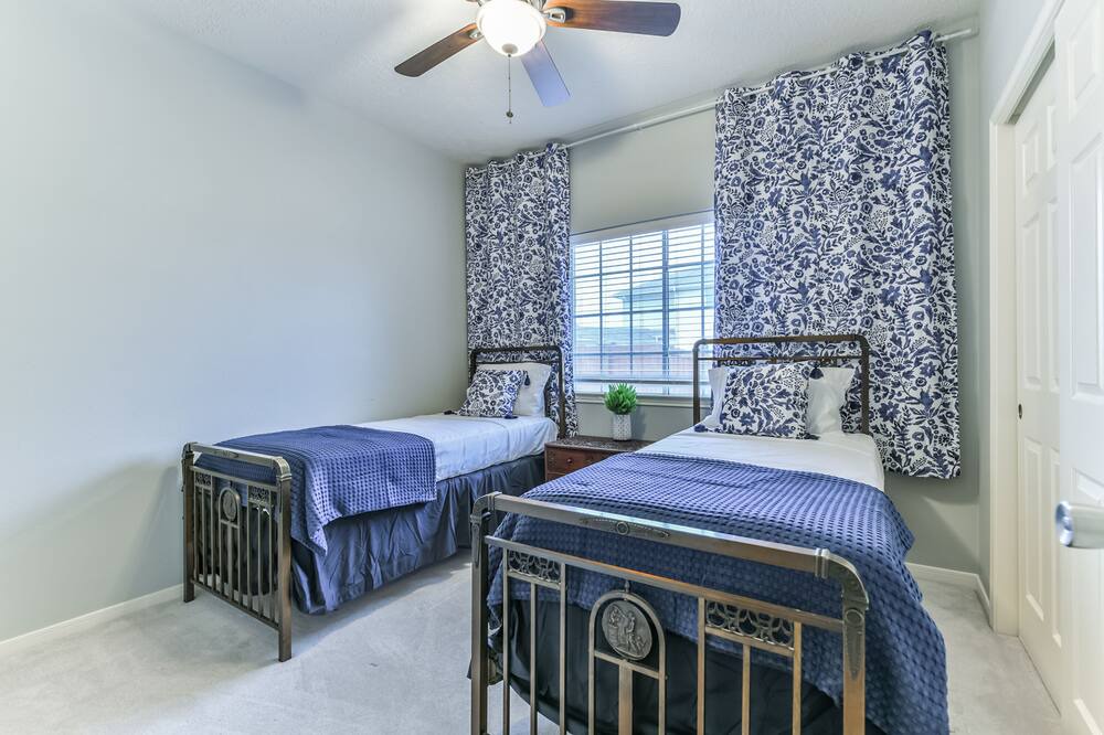 Photo of Bedroom in Friendswood
