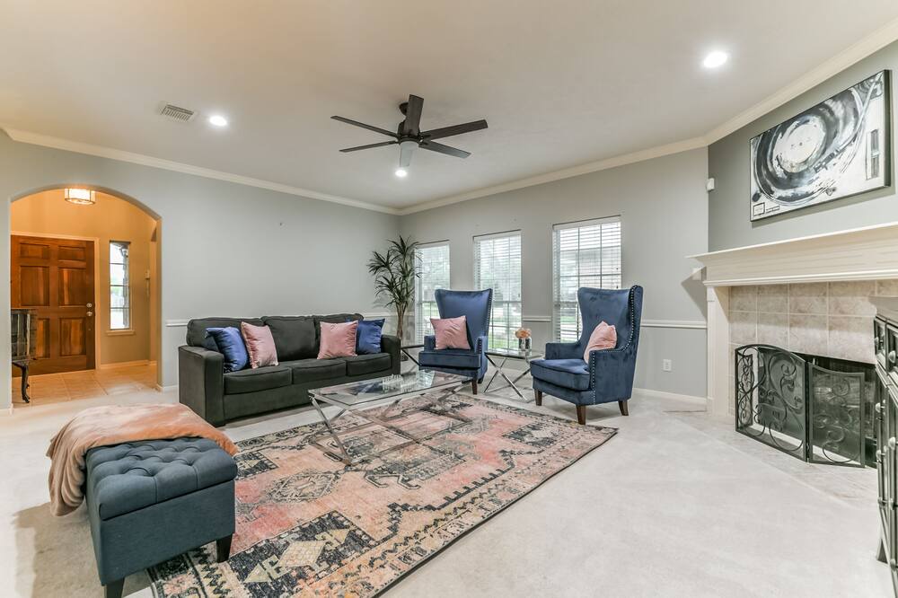 Photo of Livingroom in Friendswood